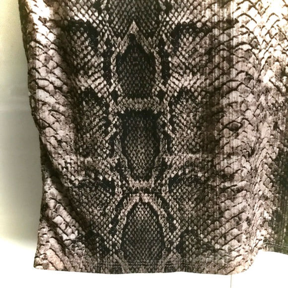 Zara Trafaluc Snakeskin Short Sleeve Tee Shirt Top Size S NWT - Picture 9 of 10